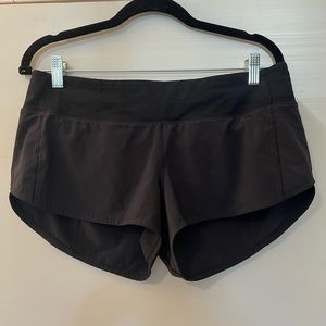 Lululemon Hotty Hot Short low rise 2.5 size 8